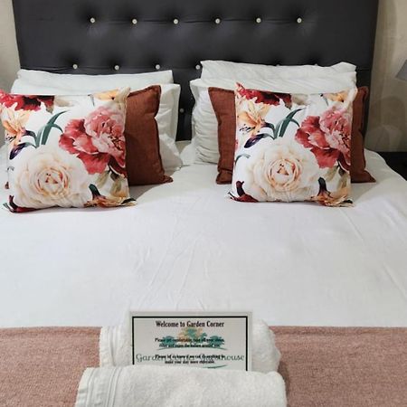 Garden Corner Guesthouse Beaufort West Esterno foto
