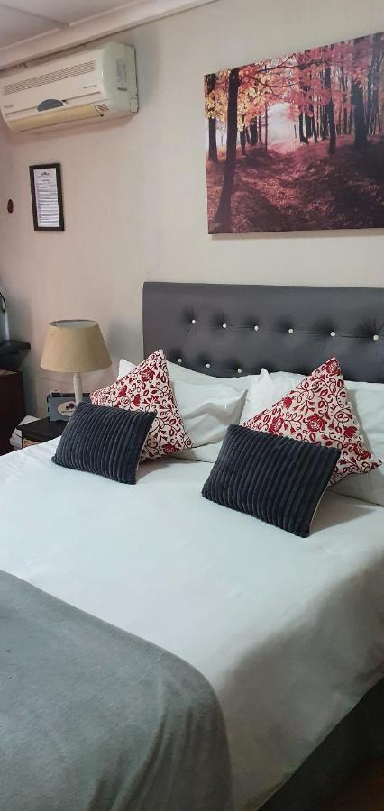Garden Corner Guesthouse Beaufort West Esterno foto