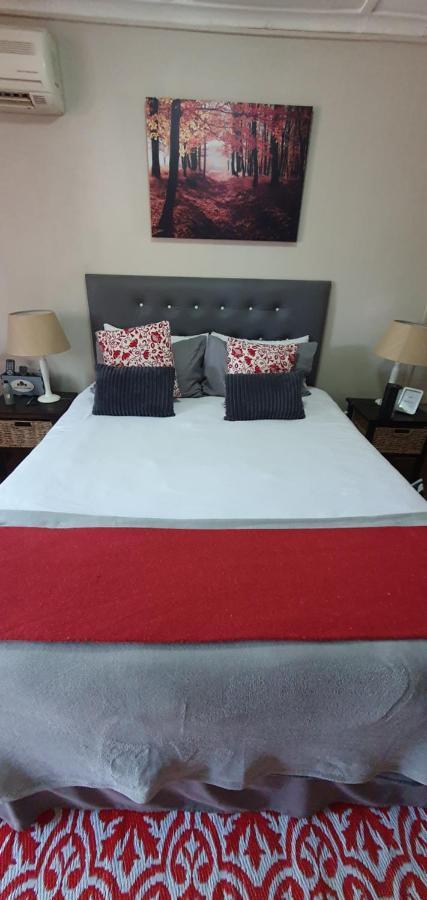 Garden Corner Guesthouse Beaufort West Esterno foto