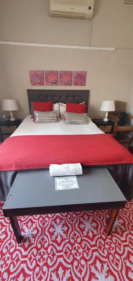 Garden Corner Guesthouse Beaufort West Esterno foto