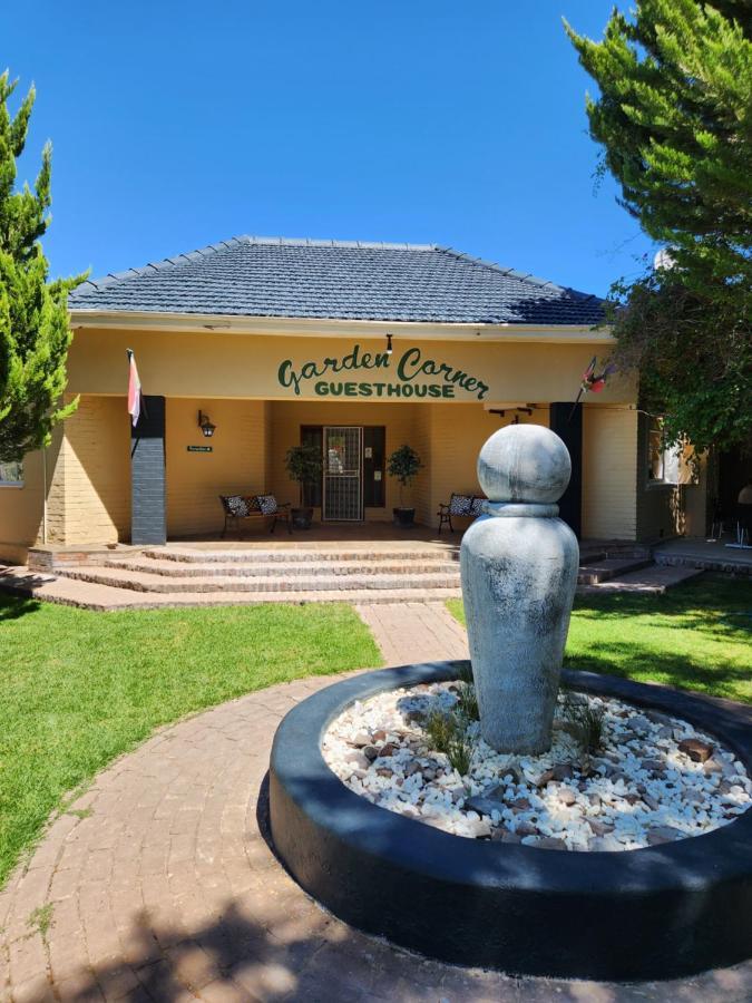 Garden Corner Guesthouse Beaufort West Esterno foto