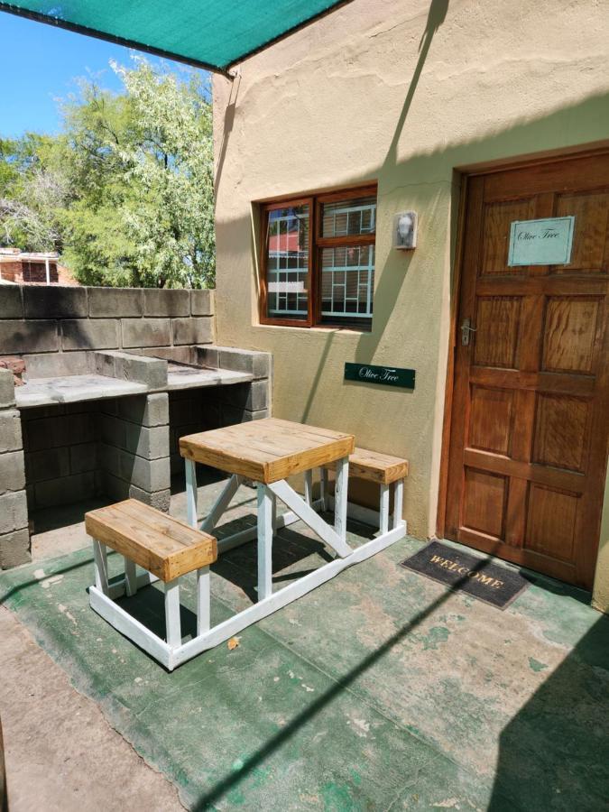 Garden Corner Guesthouse Beaufort West Esterno foto
