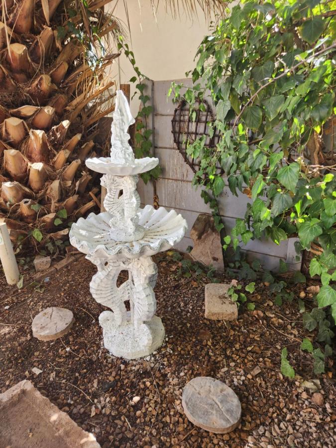 Garden Corner Guesthouse Beaufort West Esterno foto