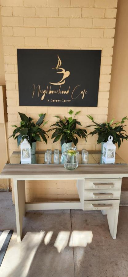 Garden Corner Guesthouse Beaufort West Esterno foto