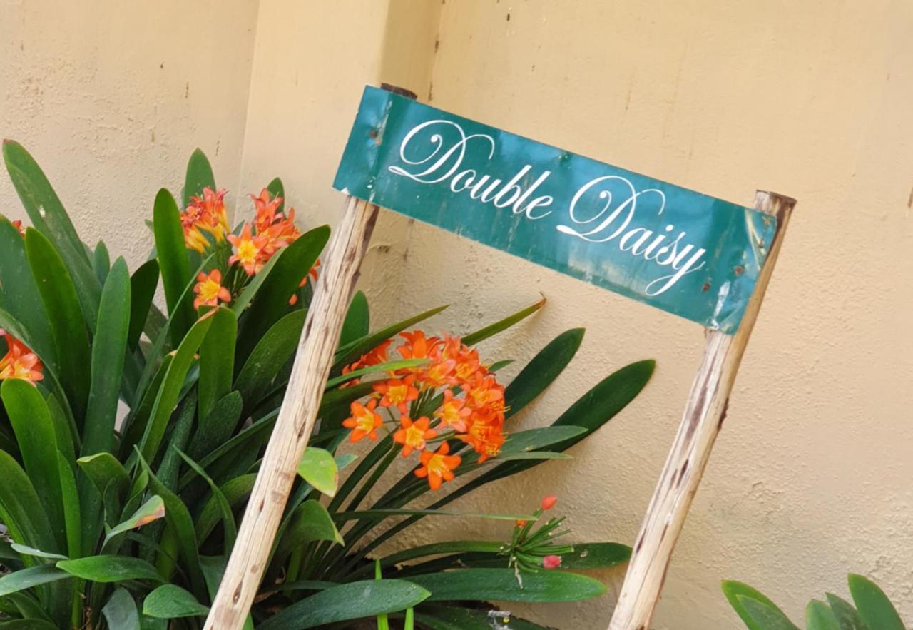 Garden Corner Guesthouse Beaufort West Esterno foto